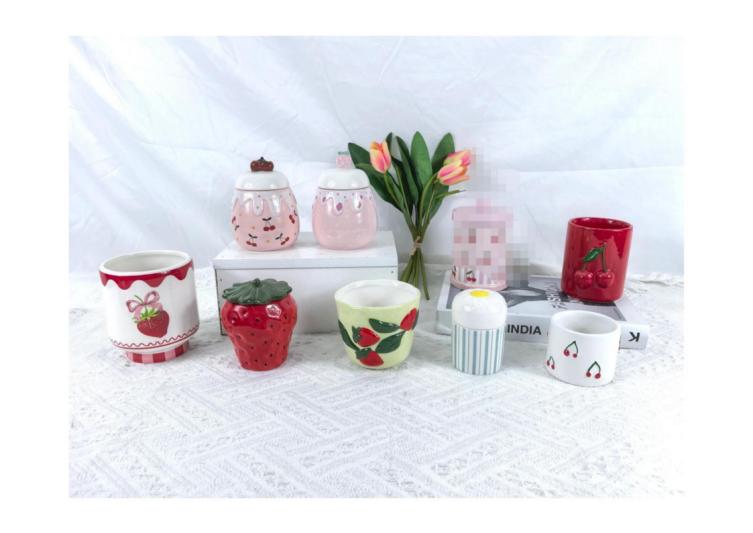 Strawberry at Cherry-Themed Ceramic Candle Holders: Nag-iilaw ng Buhay na may Sweet Bata na Kasayahan