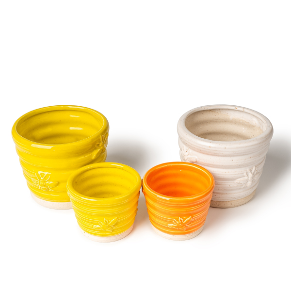 Nais bang itaas ang iyong puwang at karanasan sa pagbabagong -anyo? Subukan ang beeswax ceramic candle jar na may kaibig -ibig na pagdedetalye ng pukyutan!