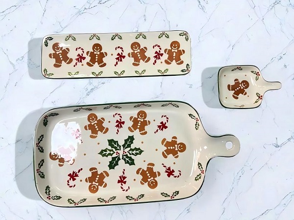 Naghahanap ng cute at praktikal na Christmas tableware?