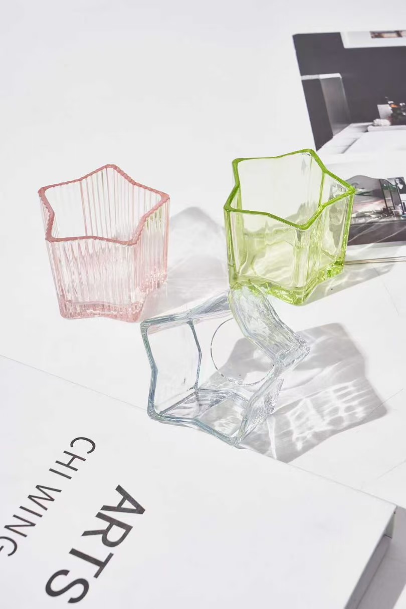 May hugis-bituin na Glass Candle Holder