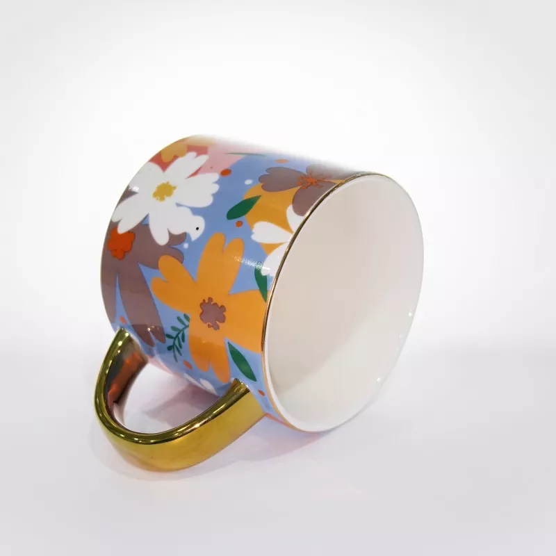 Vibrant Floral Ceramic Mug na may Gold Trim